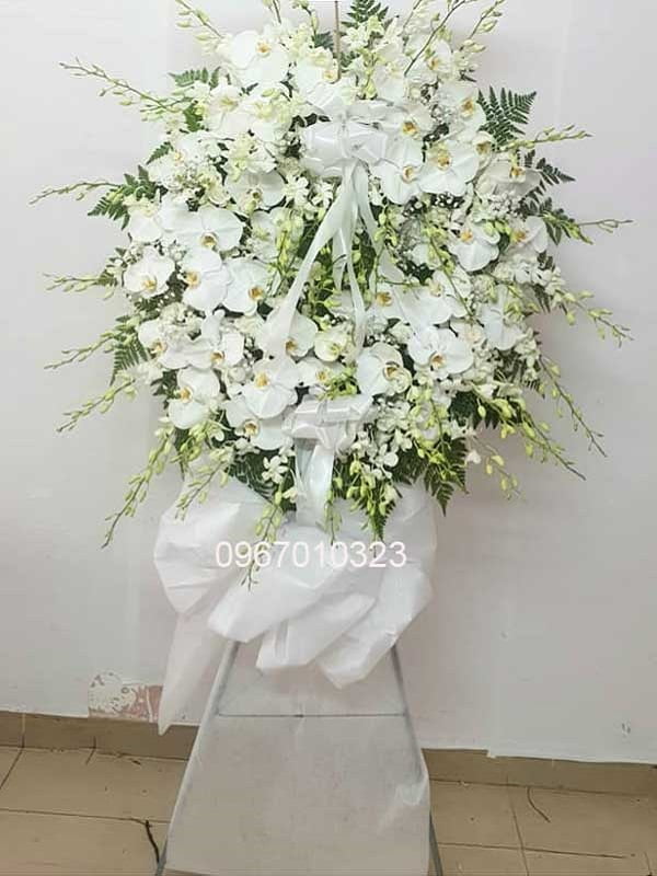 Những lẵng hoa chia buồn đám tang tại Hoa đám tang