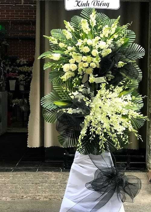 tặng hoa kính viếng trong đám tang không bắt buộc