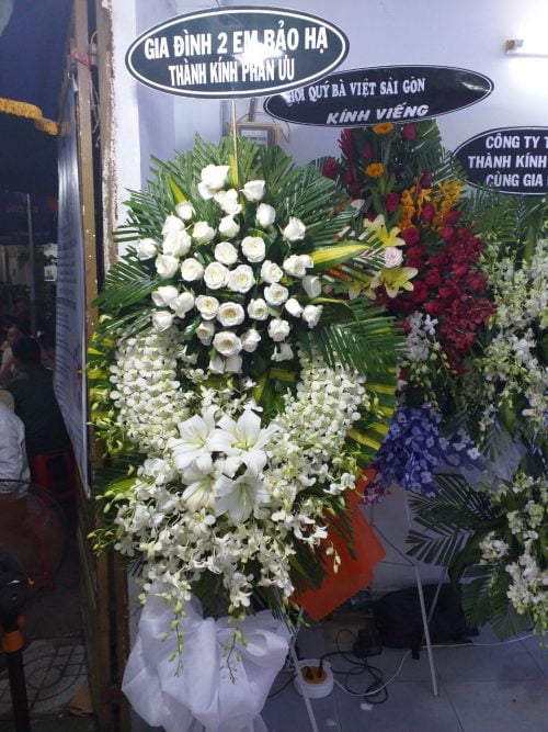 Hình ảnh hoa kính viếng đám tang trên toàn quốc